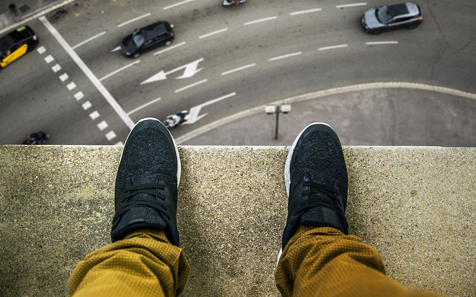 6 ways to identify a person with suicidal thoughts